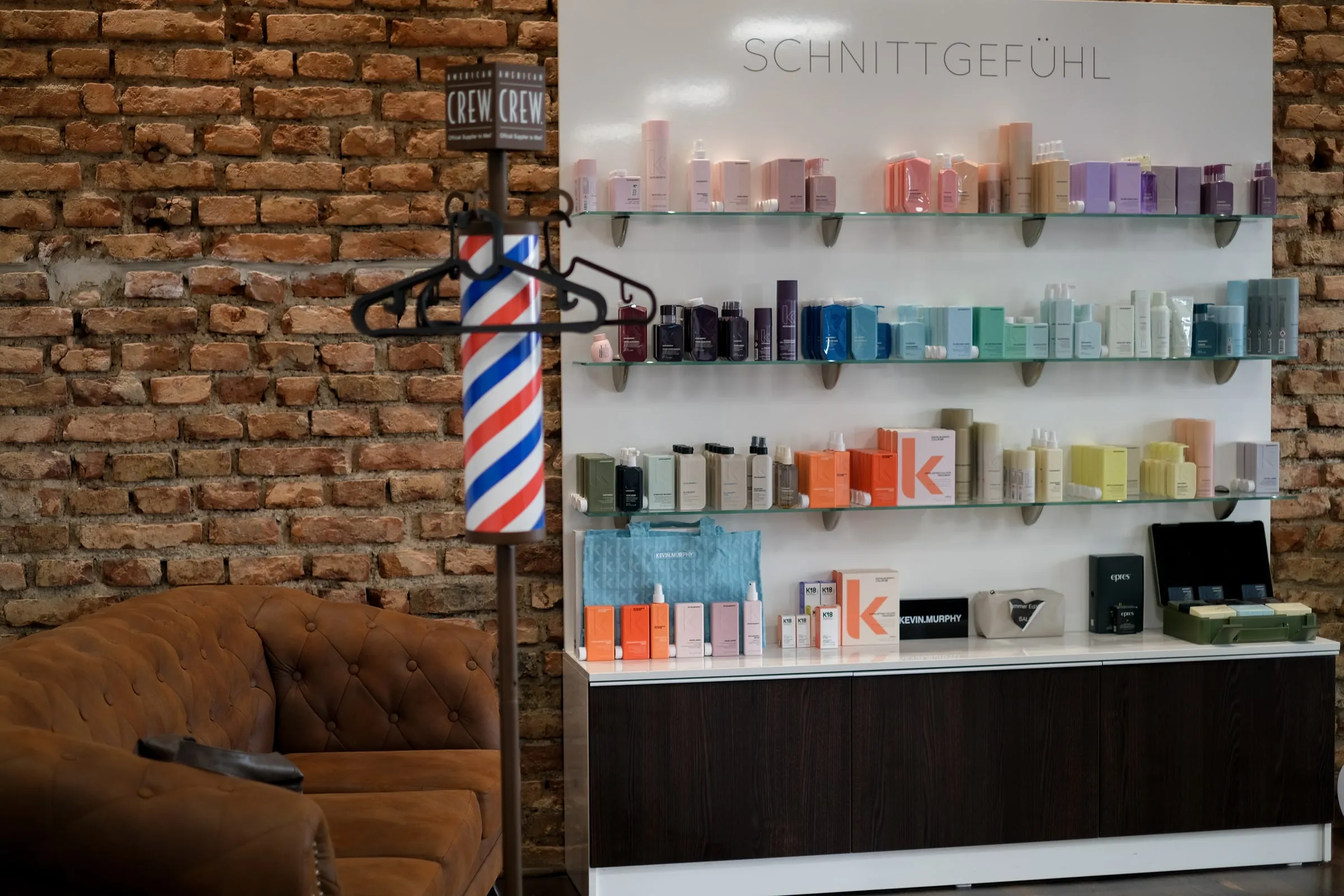 KEVIN.MURPHY-Produkte im Regal bei Schnittgefühl