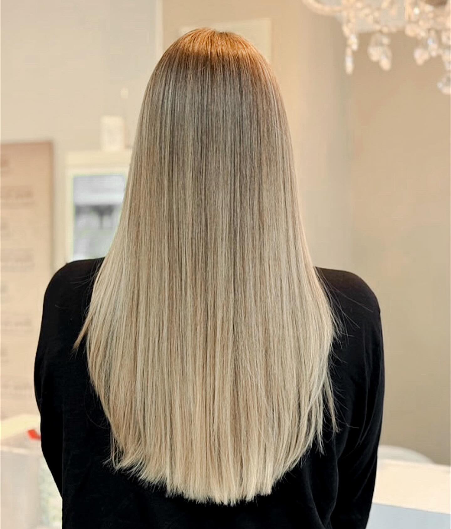 Ergebnis: Balayage Blond, langes glattes Haar