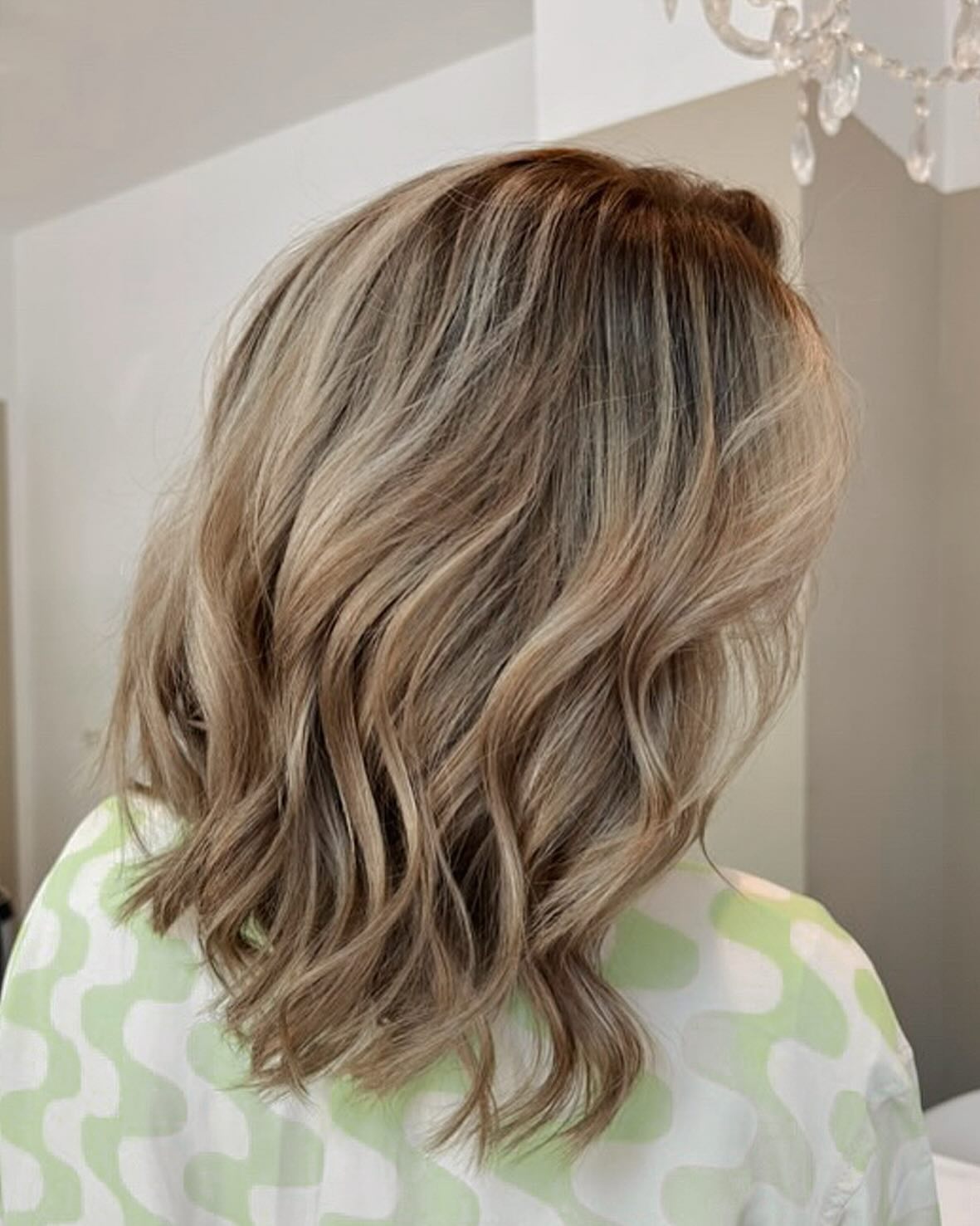 Blonder Long Bob mit weichen Wellen, Ergebnis aus unserem Salon