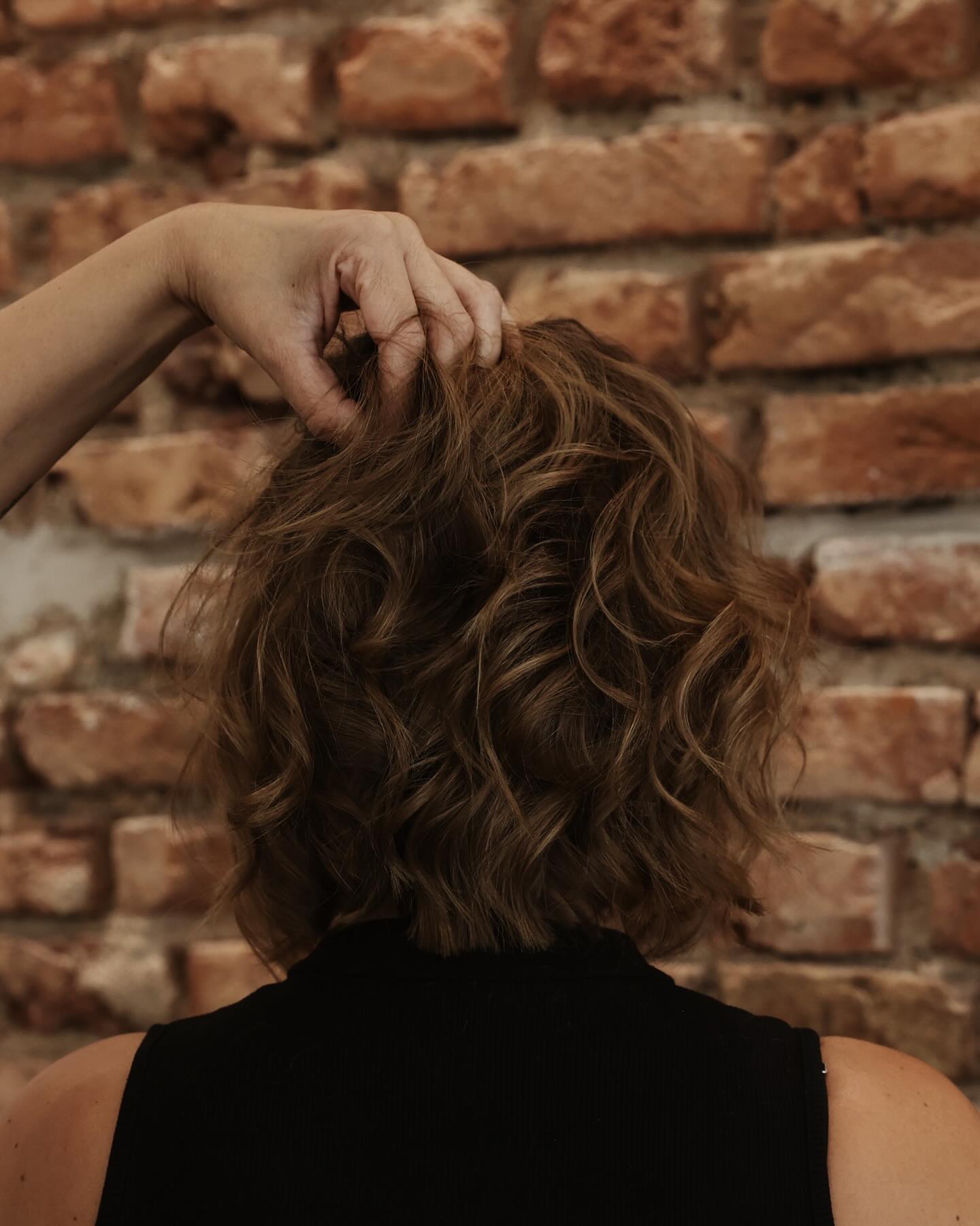 Curly Bob mit definierten Locken, Ergebnis aus unserem Salon